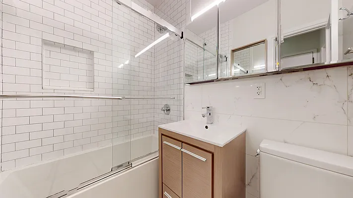 Rented by Bond New York | media 23