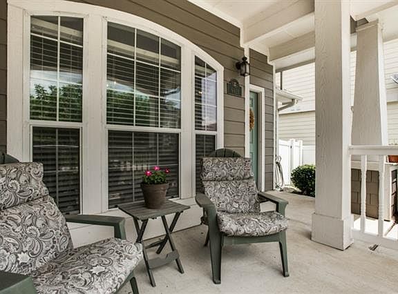 3rd image of 9921 Cherry Hill Ln