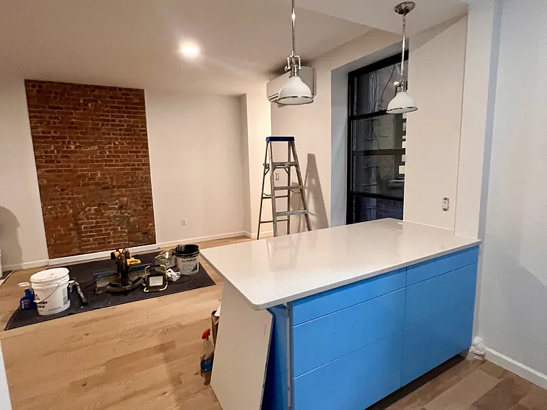 210 E 9th St #2 — Photo 7