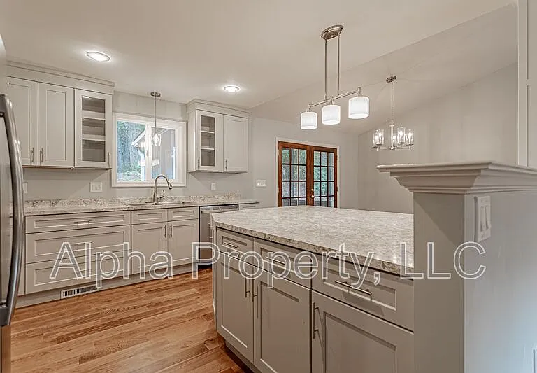 108 Duquesne Dr — Photo 9