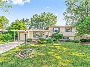 111 W Sunset Pl, Dekalb, IL 60115