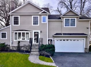 24 Wardell Rd, Livingston, NJ 07039