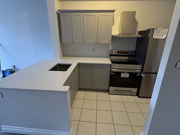 4th image of 56 Queen St N Unit 4