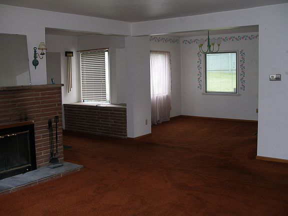 Liv room looking into dining room