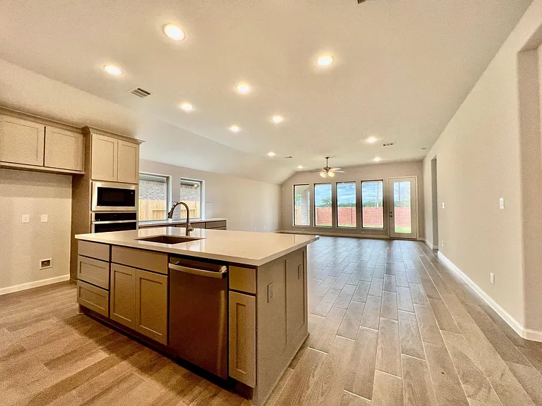 1351 Park Path Dr — Photo 2