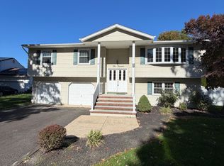 514 Oakview Dr, Toms River, NJ 08753