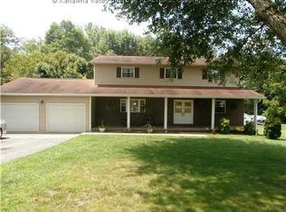 208 Forrest Rd, Hurricane, WV 25526