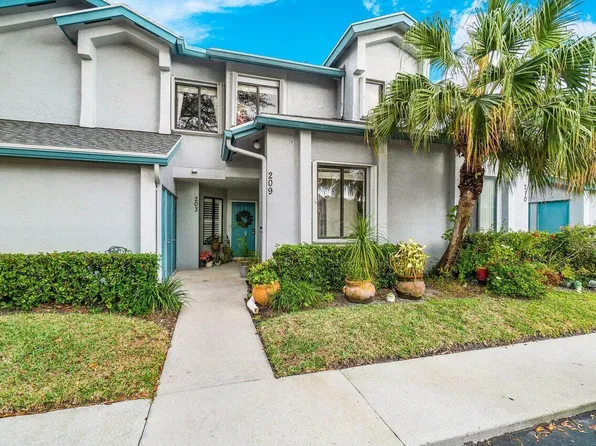 209 Harbour Pointe Way, Greenacres, FL 33413
