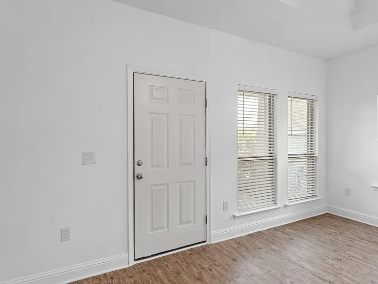 27320 Lashay Dr — Photo 34