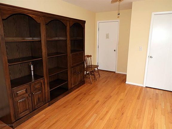 3rd image of 43 Pirogue St