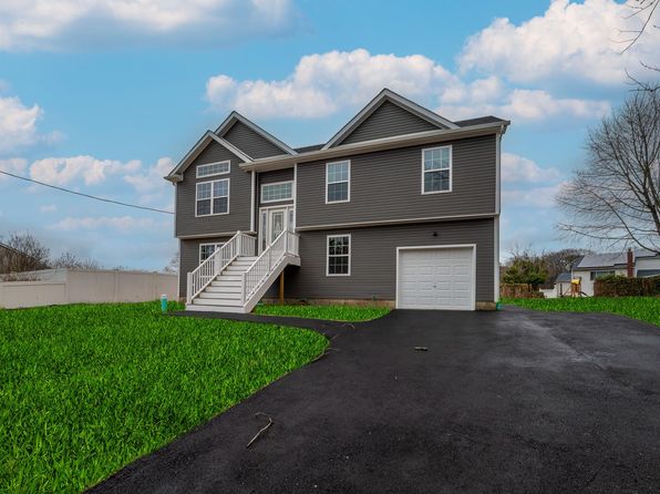 3 Arrow Street, Selden, NY 11784