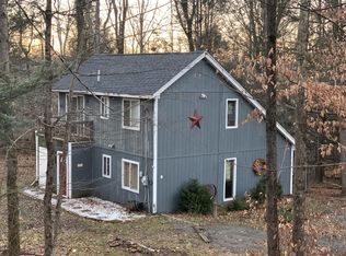 51 Yellow Brick Rd, Honesdale, PA 18431