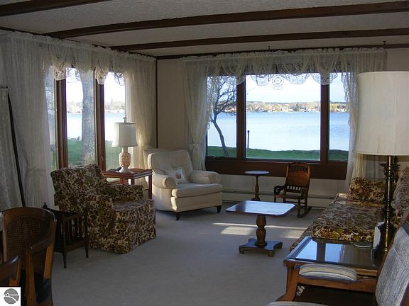 4th image of 617 Lake Shore Dr