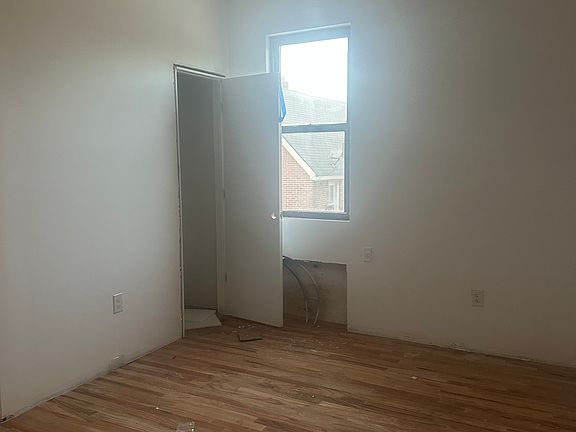 4th image of 12 Trantor Pl #1