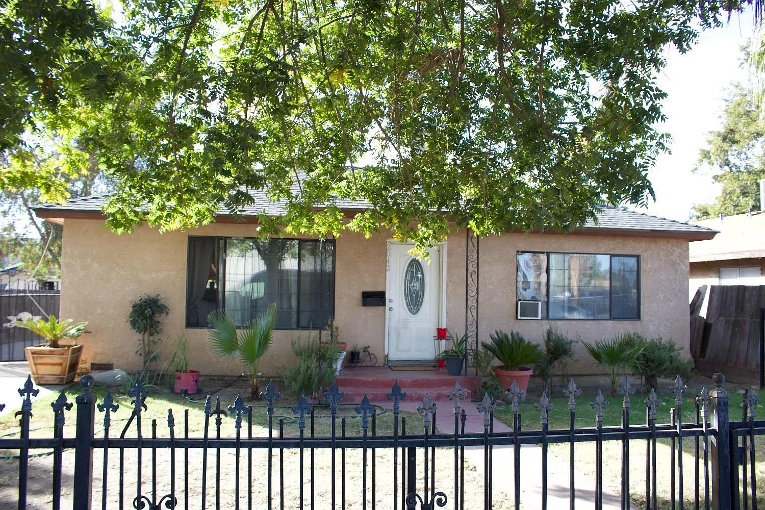 2042 E Webster Avenue photo 1