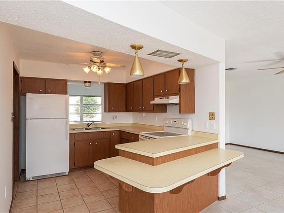 4th image of 320 Marlin Dr