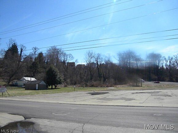 2nd image of 912 Avery St
