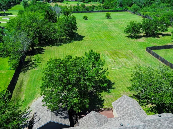 2715 California Ln, Dalworthington Gardens, TX 76015