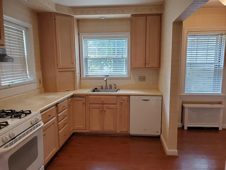 127 Parkland Ave — Photo 9