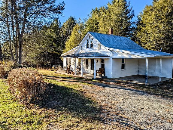 3rd image of 825 Macks Mountain Rd NW