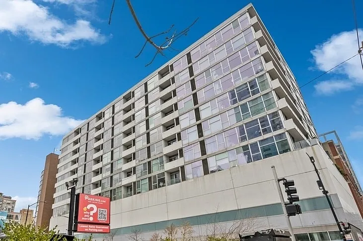 630 N Franklin St #906 — Photo 1