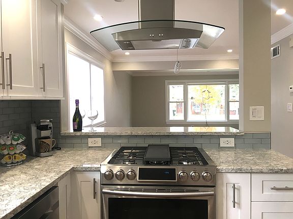 3rd image of 6215 N Le Mai Ave