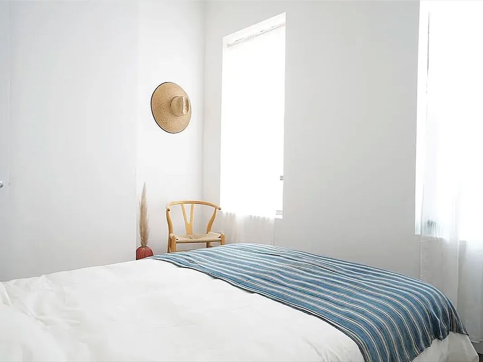 2nd image of 139 Mulberry St APT 21