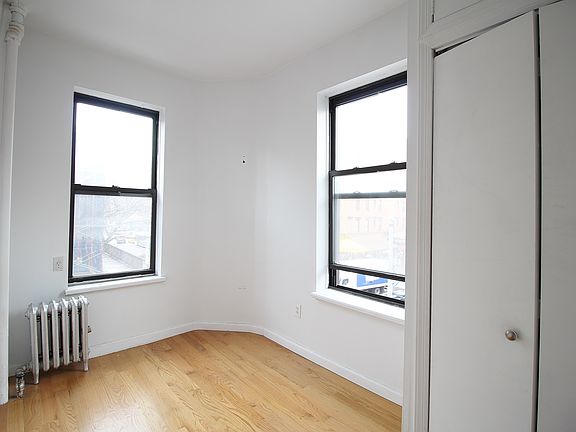3rd image of 37 1/2 Saint Marks Pl APT E2
