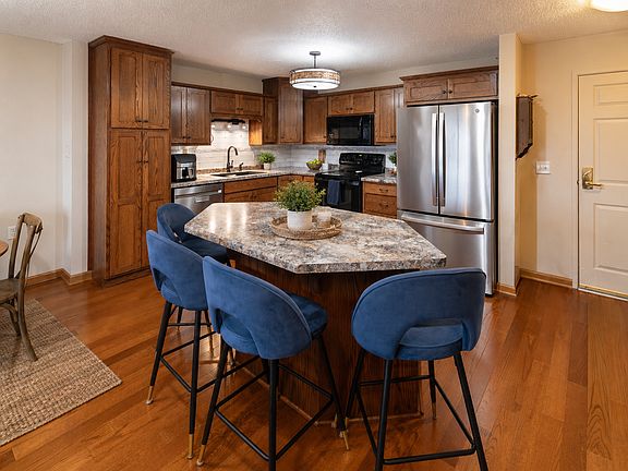 3rd image of 1321 Lake Dr Unit 302