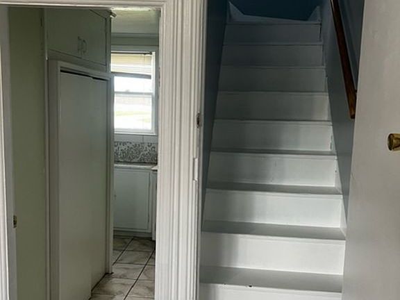 3rd image of 64 West St