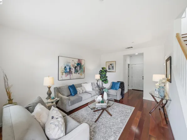 1012 Martin Luther King Dr, Hayward, CA 94541