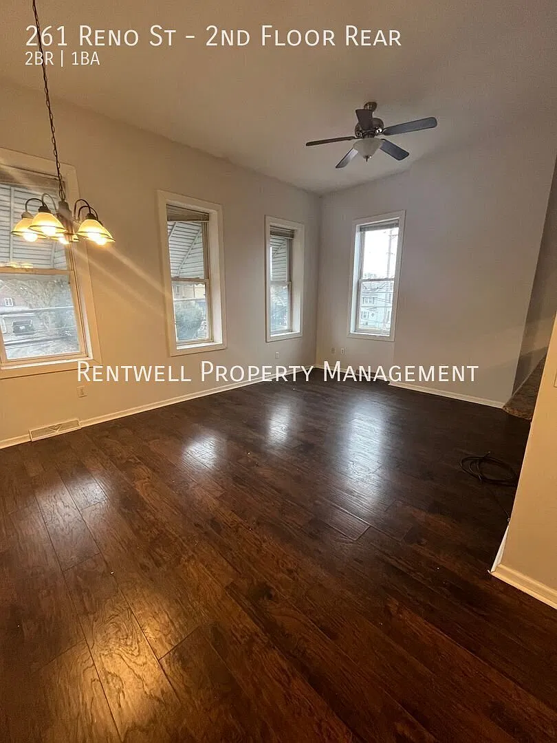 2 Bedroom Apartment in Rochester — Photo 3