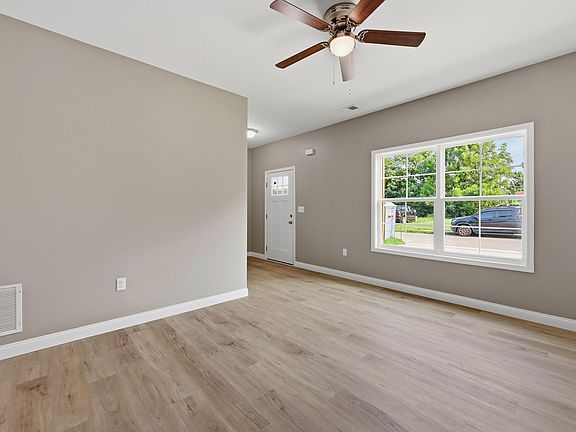 5th image of 424 Main Ave