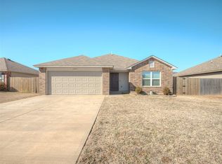 1005 S Blackjack Ln, Mustang, OK 73064
