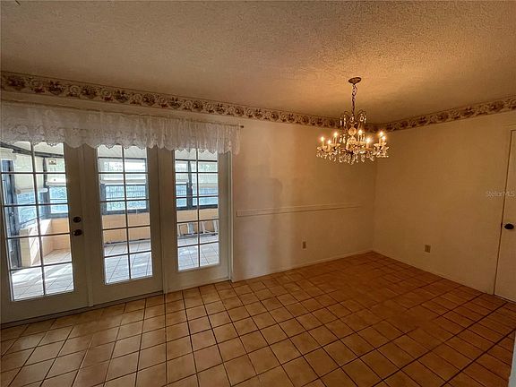 4th image of 653 Floral Dr