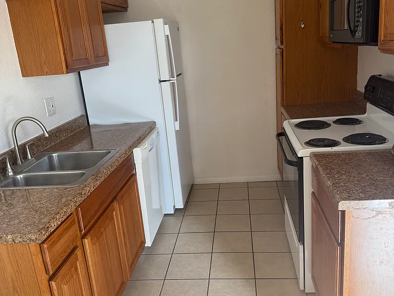 1227 Chelwood Park Blvd NE #A — Photo 7