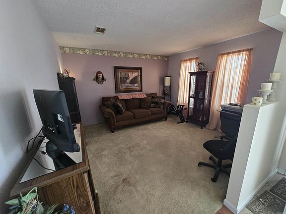 5th image of 804 Silver Hill Rd