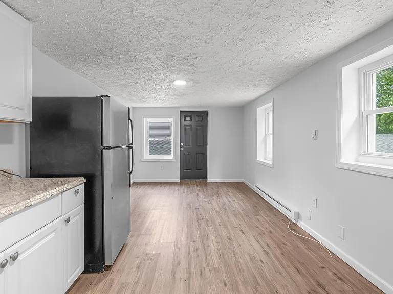 90 Everett St #2 — Photo 4