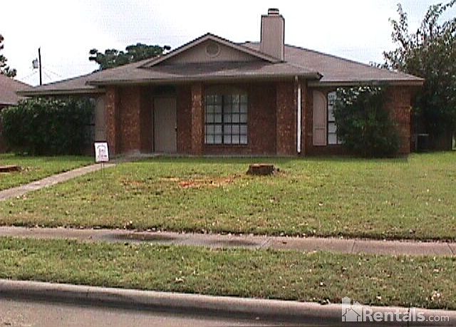 1st image of 1040 S Pepperidge Dr