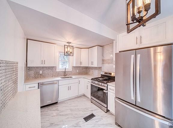 4th image of 287 W Forest Ave