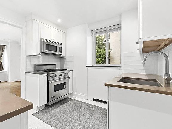 3rd image of 200 E 66th St APT D403