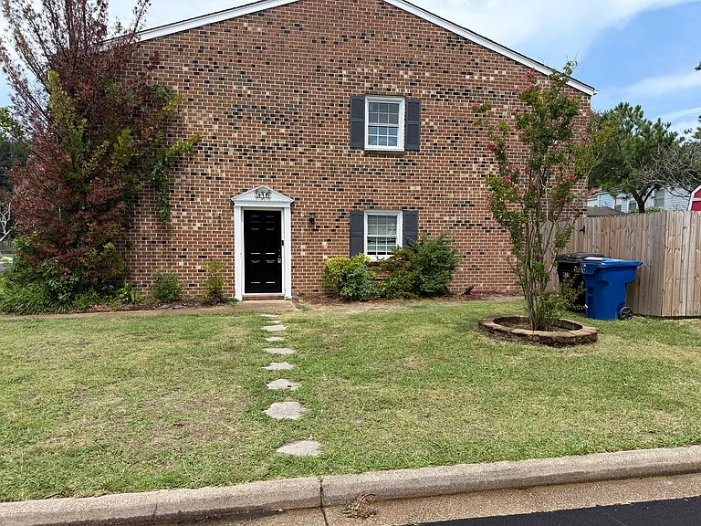 416 Chinaberry Ct — Photo 2
