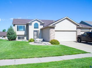 3012 W Courtyard Ln, Sioux Falls, SD 57108