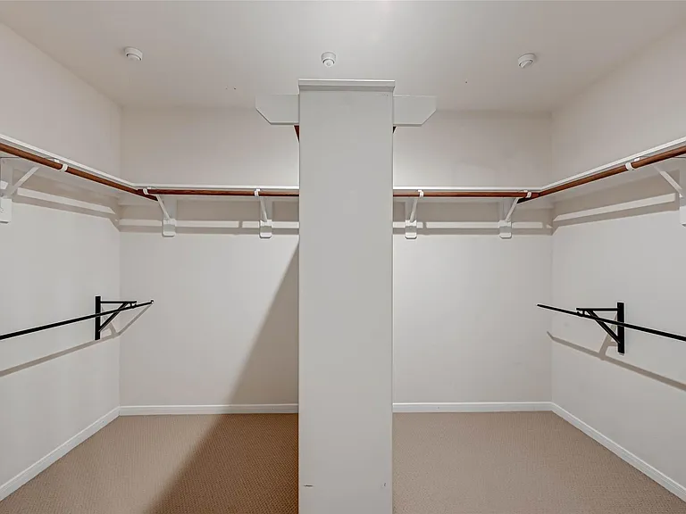 502 Mornington Ln — Photo 37