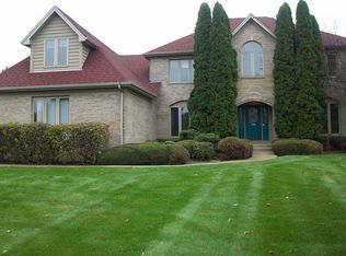 10N878 Williamsburg Dr, Elgin, IL 60124