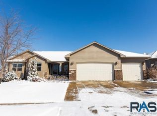 904 W Tradewinds St, Sioux Falls, SD 57108