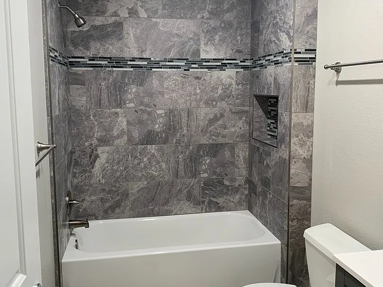 2038 Laburnum Ave #A — Photo 6