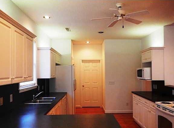 5th image of 702 W Ashley Ave