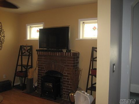 5th image of 2721 Curtis St