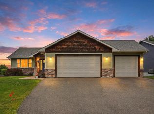 1647 Valley Quail Dr, River Falls, WI 54022